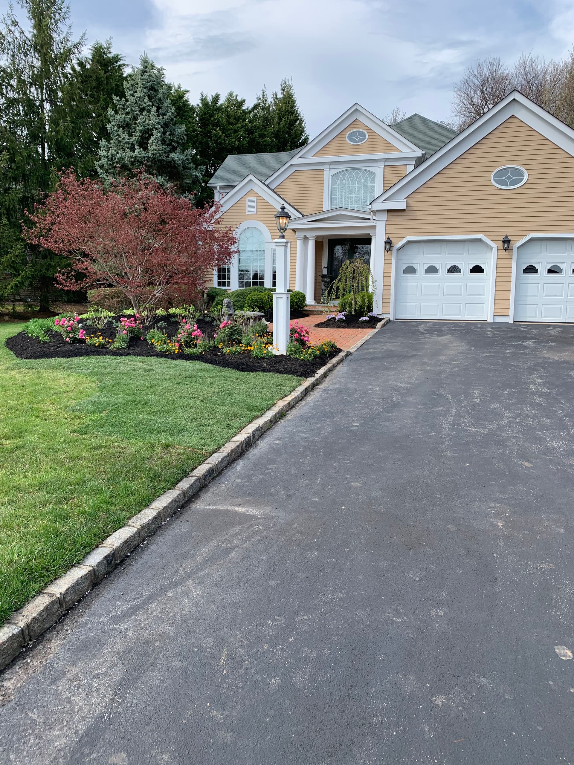 Gallery photos for From Overgrown to Outstanding - A Front Yard Landscape Redesign: Image #3